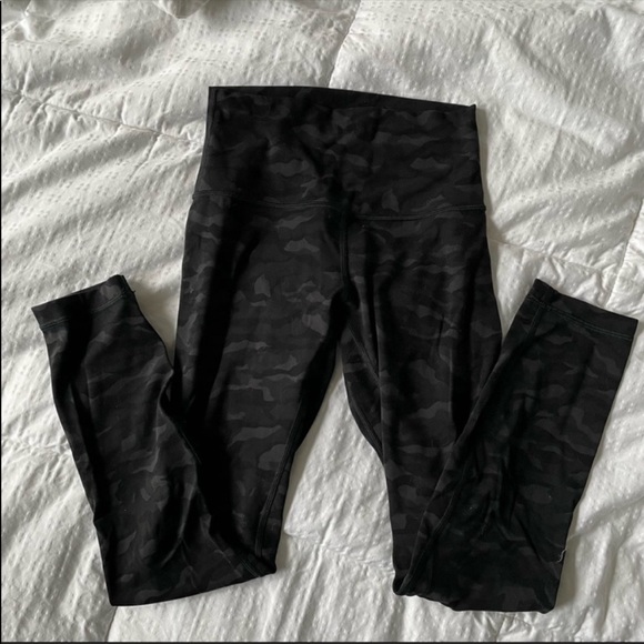 LULULEMON Camo Align Legging 25” size 4 - Picture 5 of 5